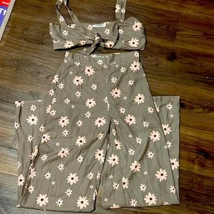 2 piece floral set. Tie knot top and high waisted bell bottoms
